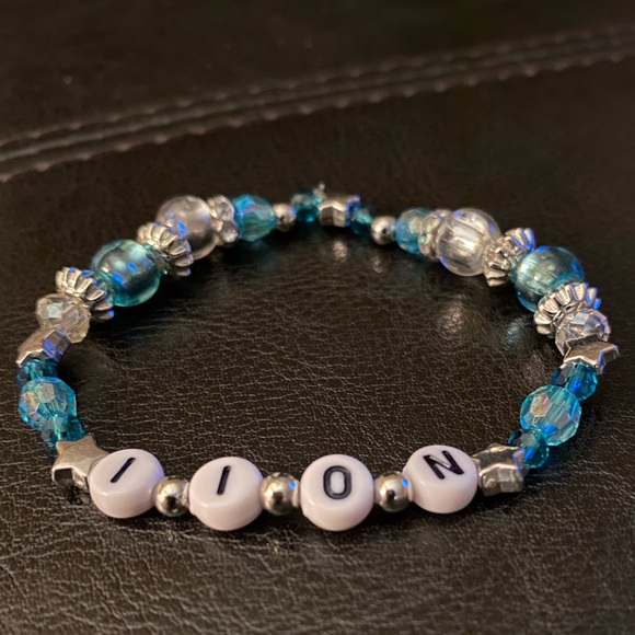 Is It Over Now? Taylor Swift Handmade Friendship Bracelet - Picture 3 of 3